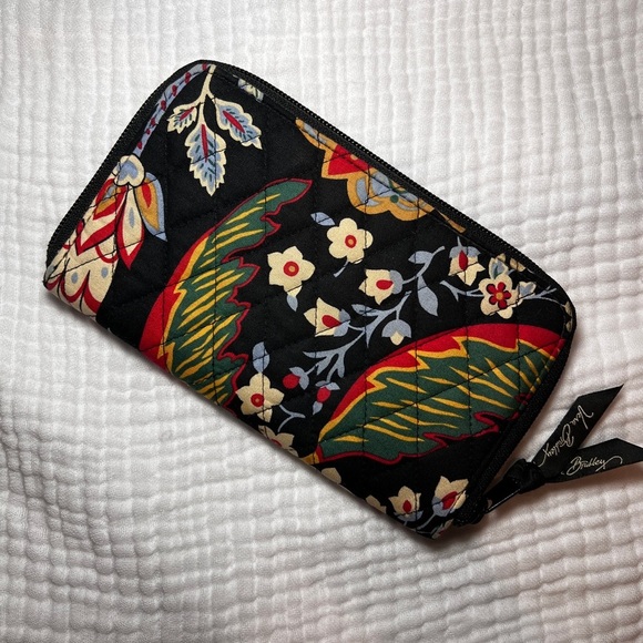 Vera Bradley 2 piece set - Crossbody & Wallet. - Picture 6 of 9